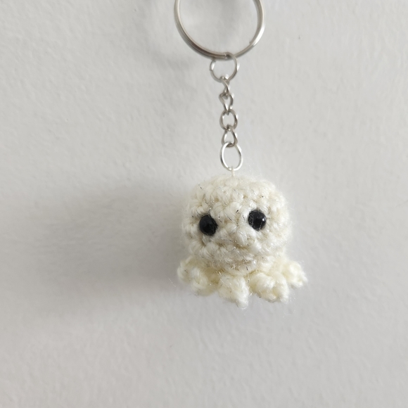 Handmade crochet octopus keychain - Picture 2 of 2